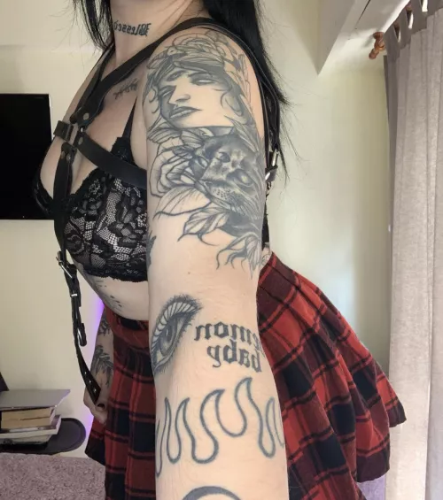 say hi to your master goddess <3 by witchyhoe222