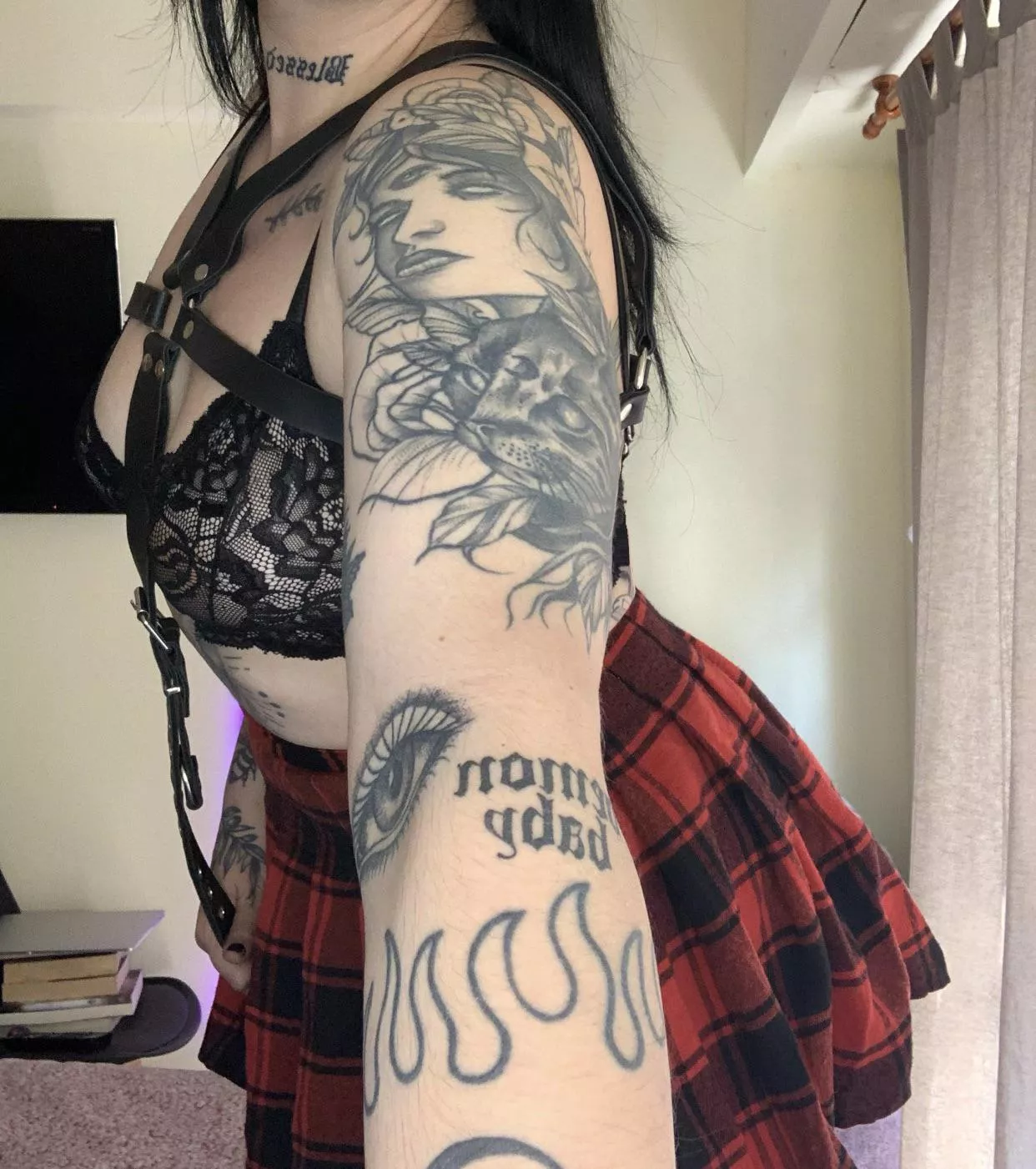 say hi to your master goddess <3 posted by witchyhoe222