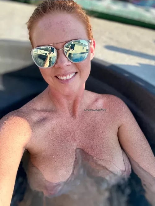 Slippery when wet by Redhead974