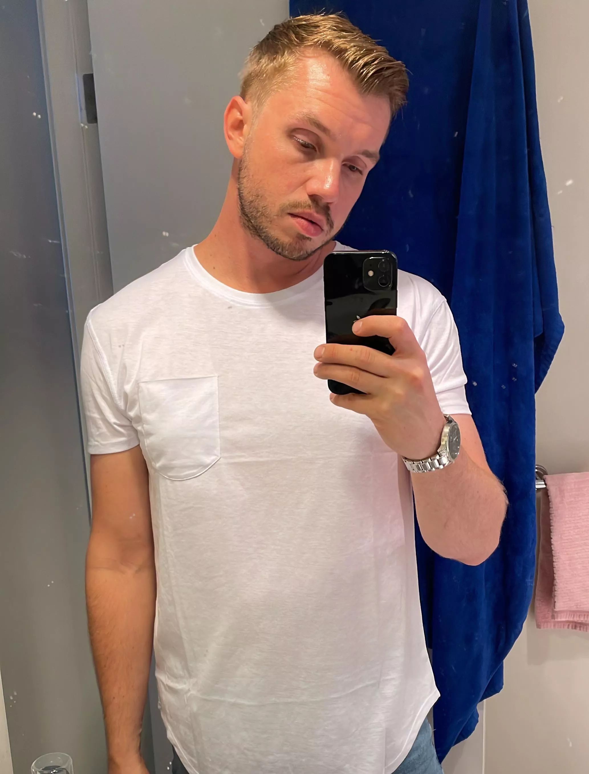 Tacky Mirror Selfie posted by UsefulCow5438