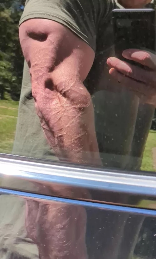 Was walking by the car and the lighting was too good not to snap a pic by theluckydom