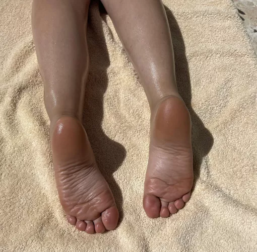 What would you do if you saw these soles by the pool? 🌊 by aniflorespies