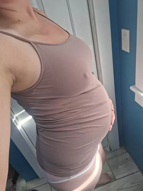 Which part of me do you notice first? by Pregnantscarlett123