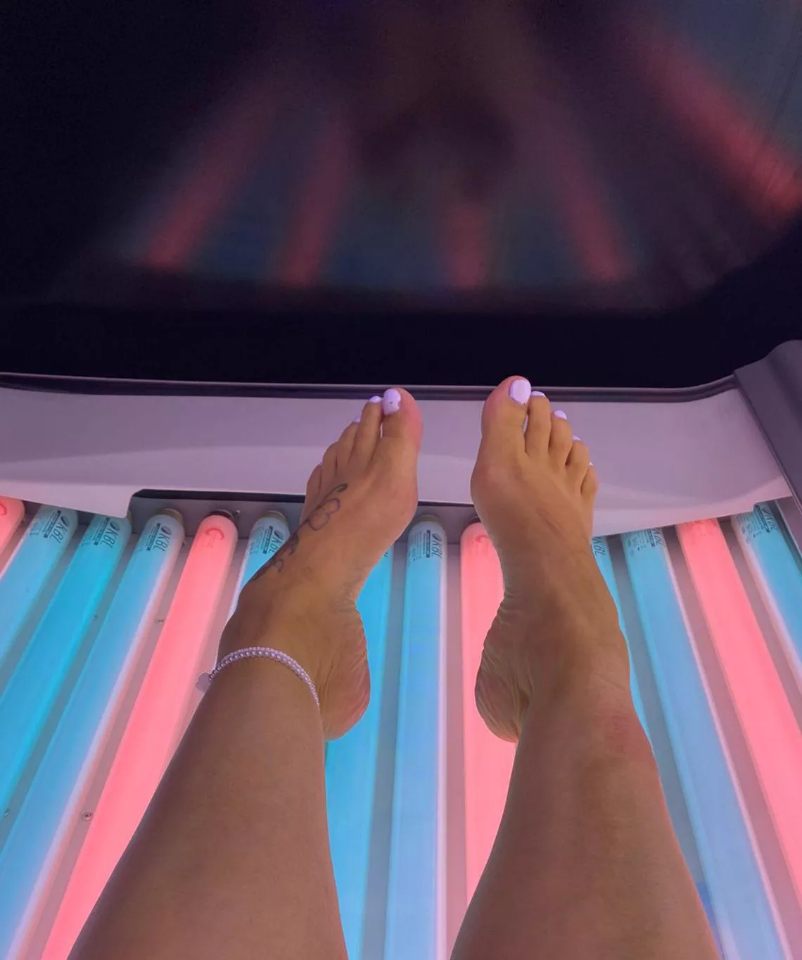 Worthy of an edging session 😜 posted by feet_girl84