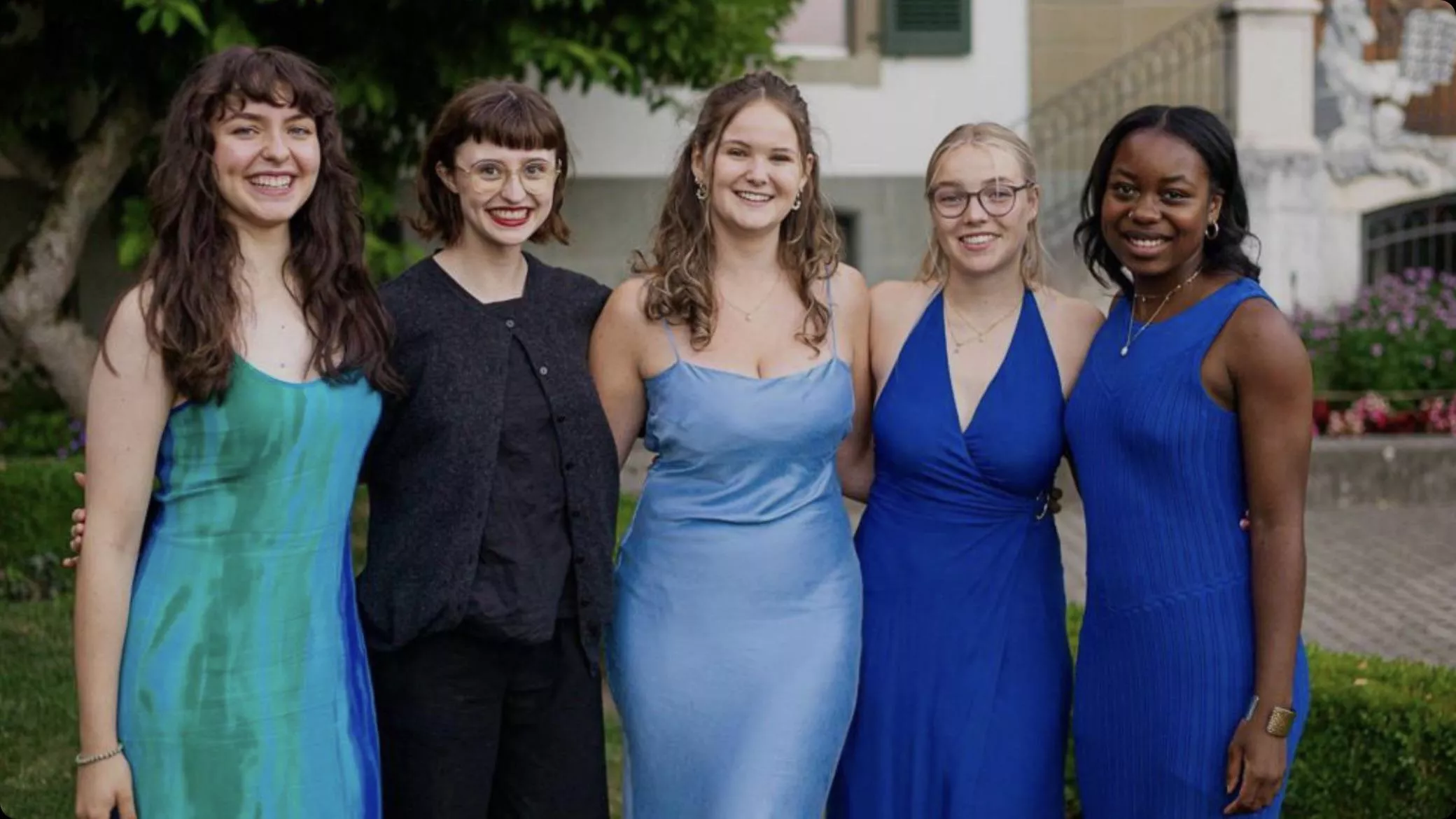 [5] Graduation Babes posted by Jibrail55