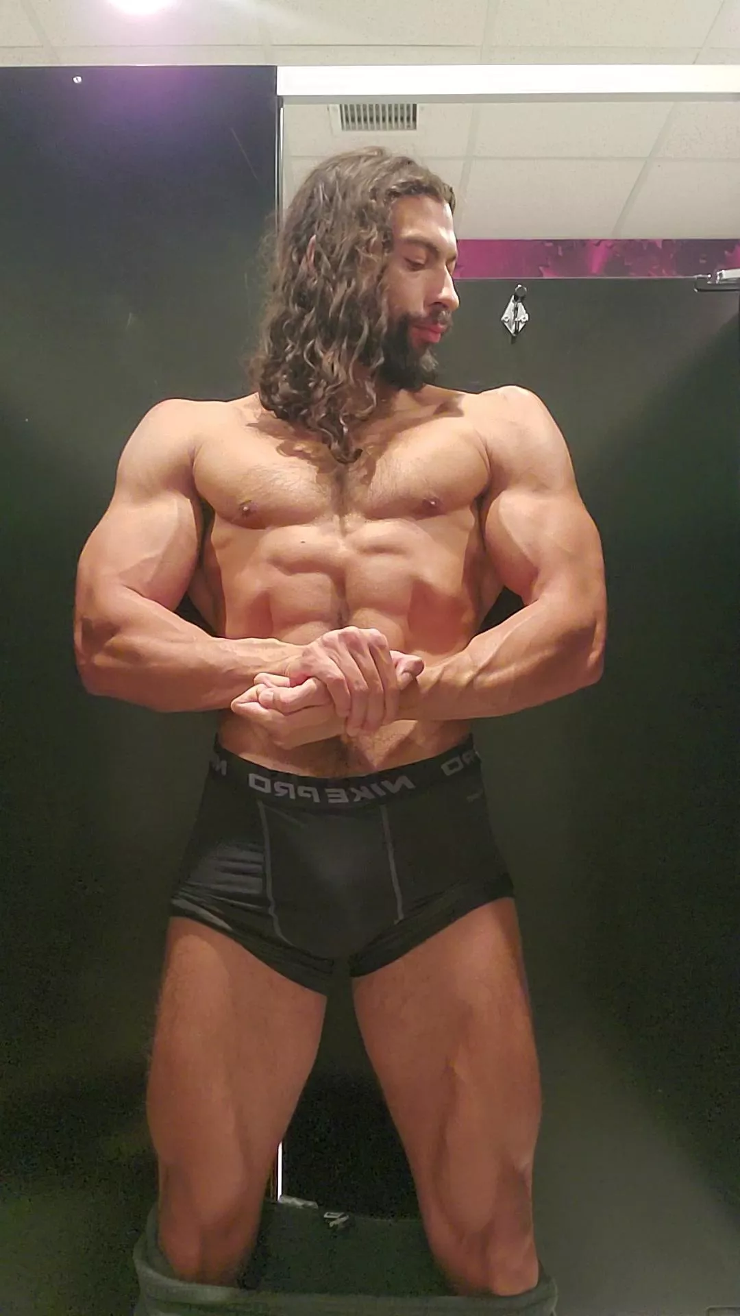 6'3 185lbs posted by Guava_juiceee