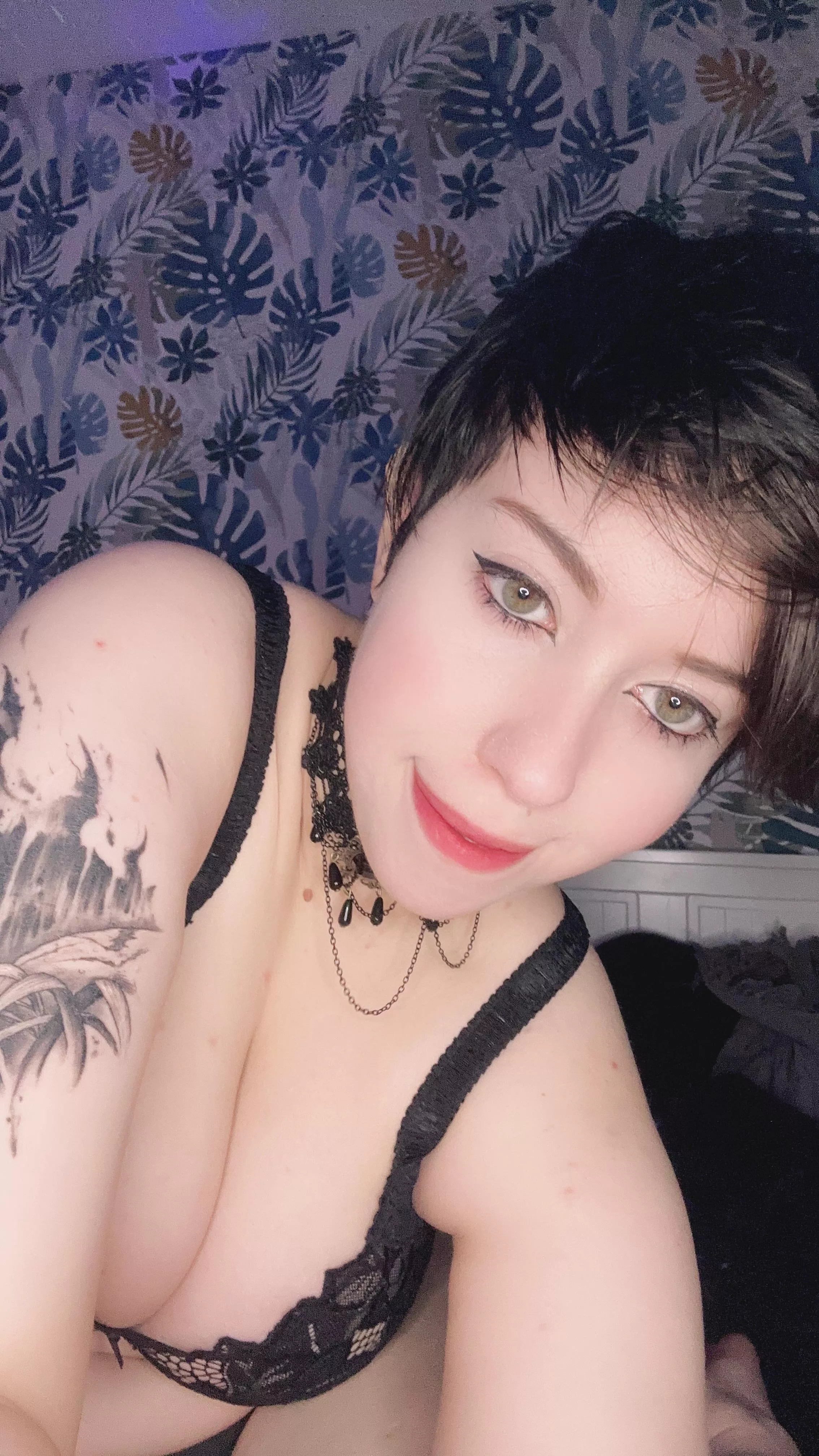 Anyone here who prefers edgy goth girls? posted by RoboXIsLoX