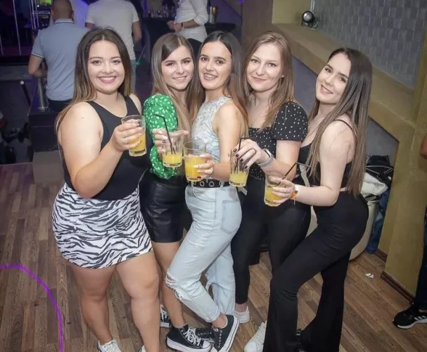 Girls out by moonlightLP