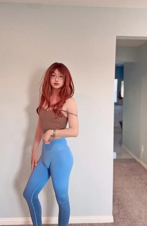 Going commando under leggins by Telperienjzsn