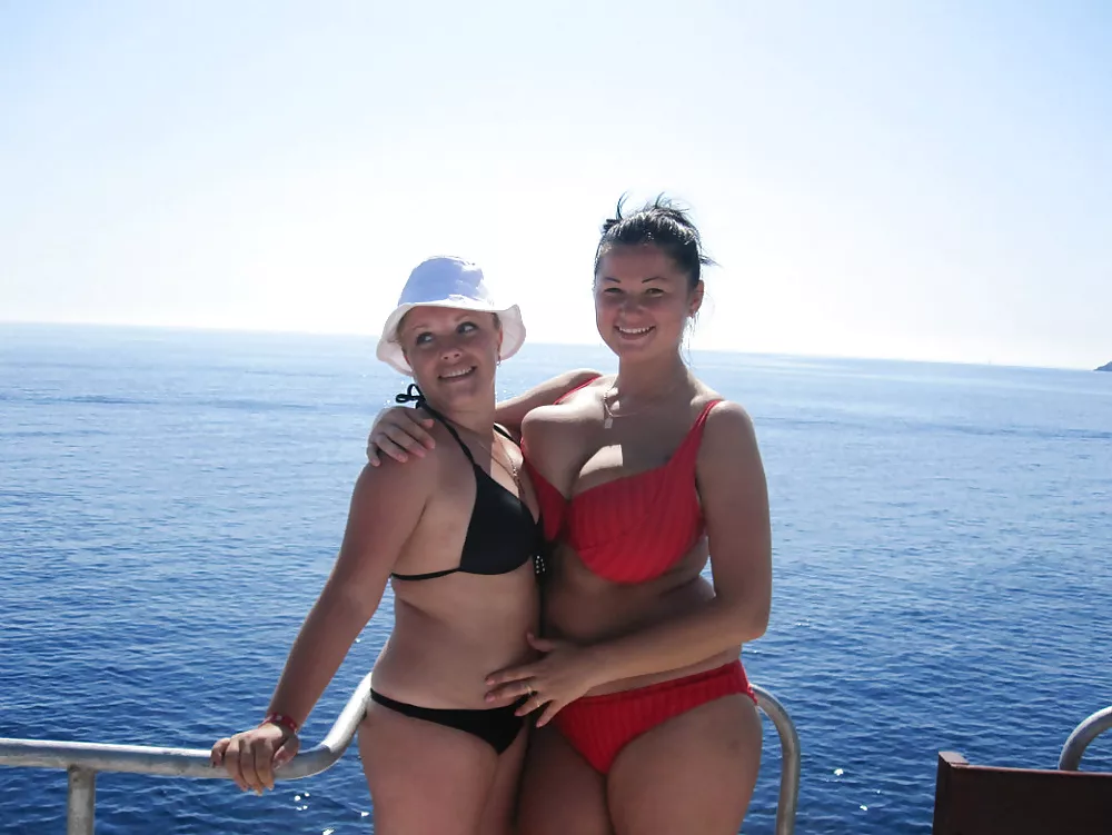 Here is a very nice face to face....uh no....breasts to breasts ! posted by milvelb