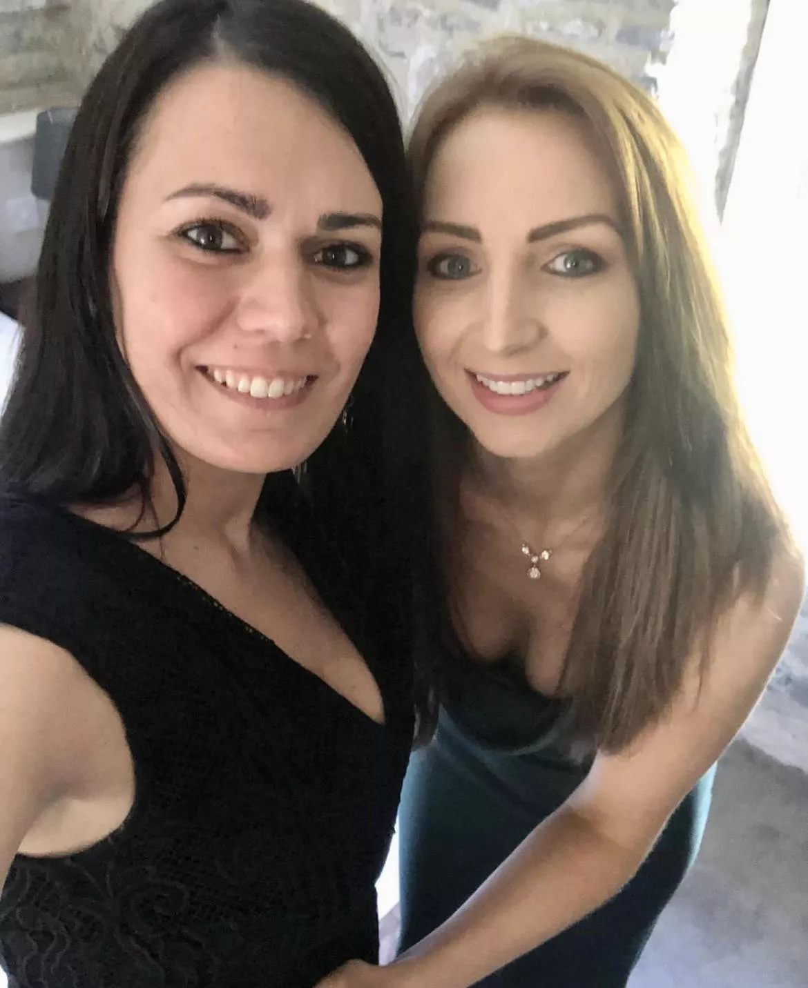 Jess 🖤 or Lisa 💚 posted by Advanced-Ruin-8211