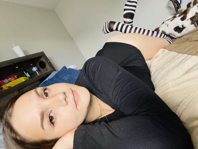 Love the coverage of thigh high socks 👌 by LennaSkye