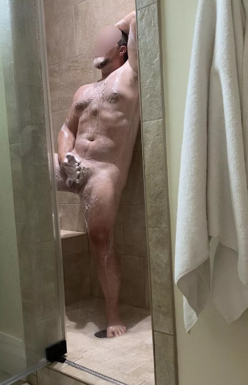 Might want to knock before you go in … 🤠🍺 (52) posted by kdbeworsekdberaining