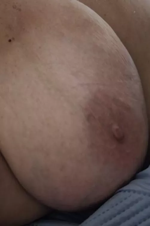 Morning boob 😘 by Deesmith89