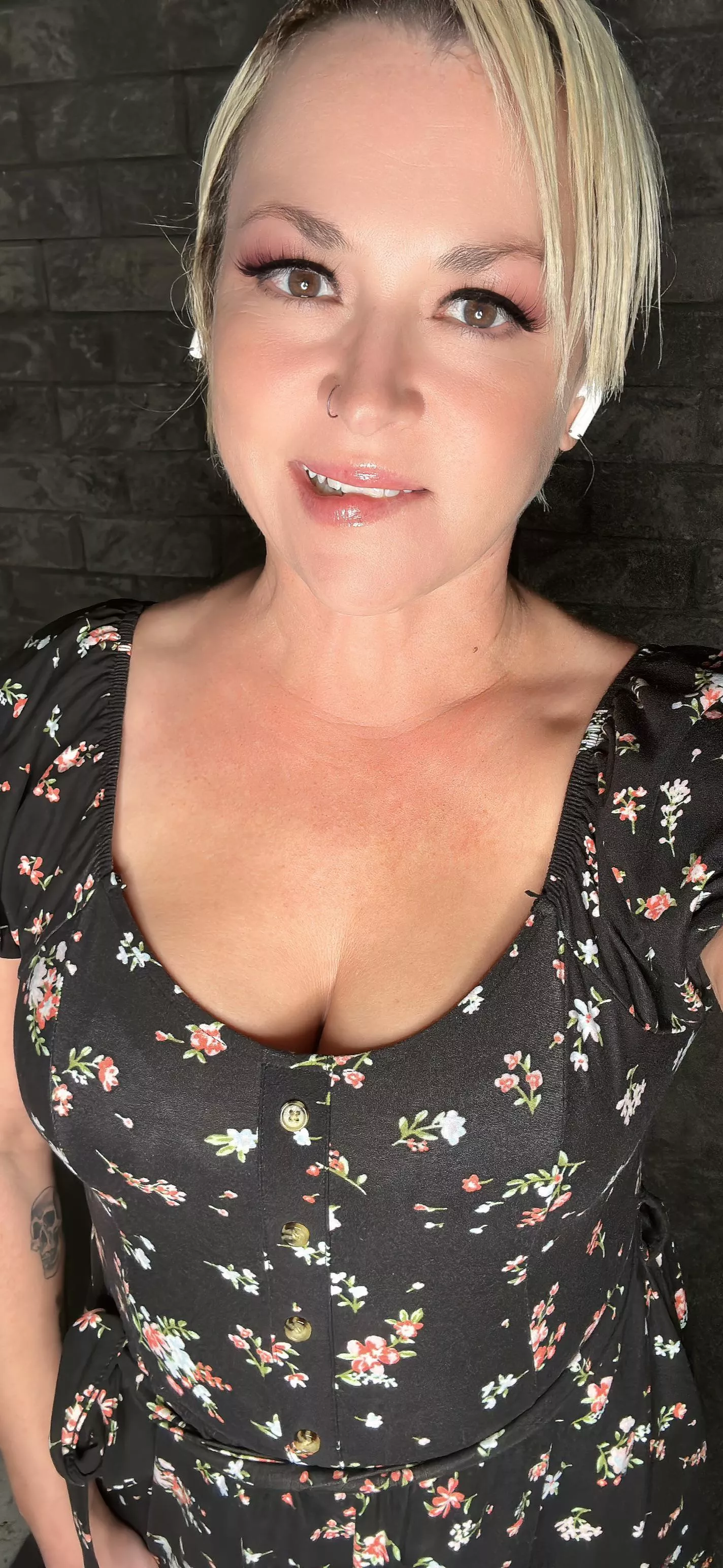 Secretary on break posted by harleyrey