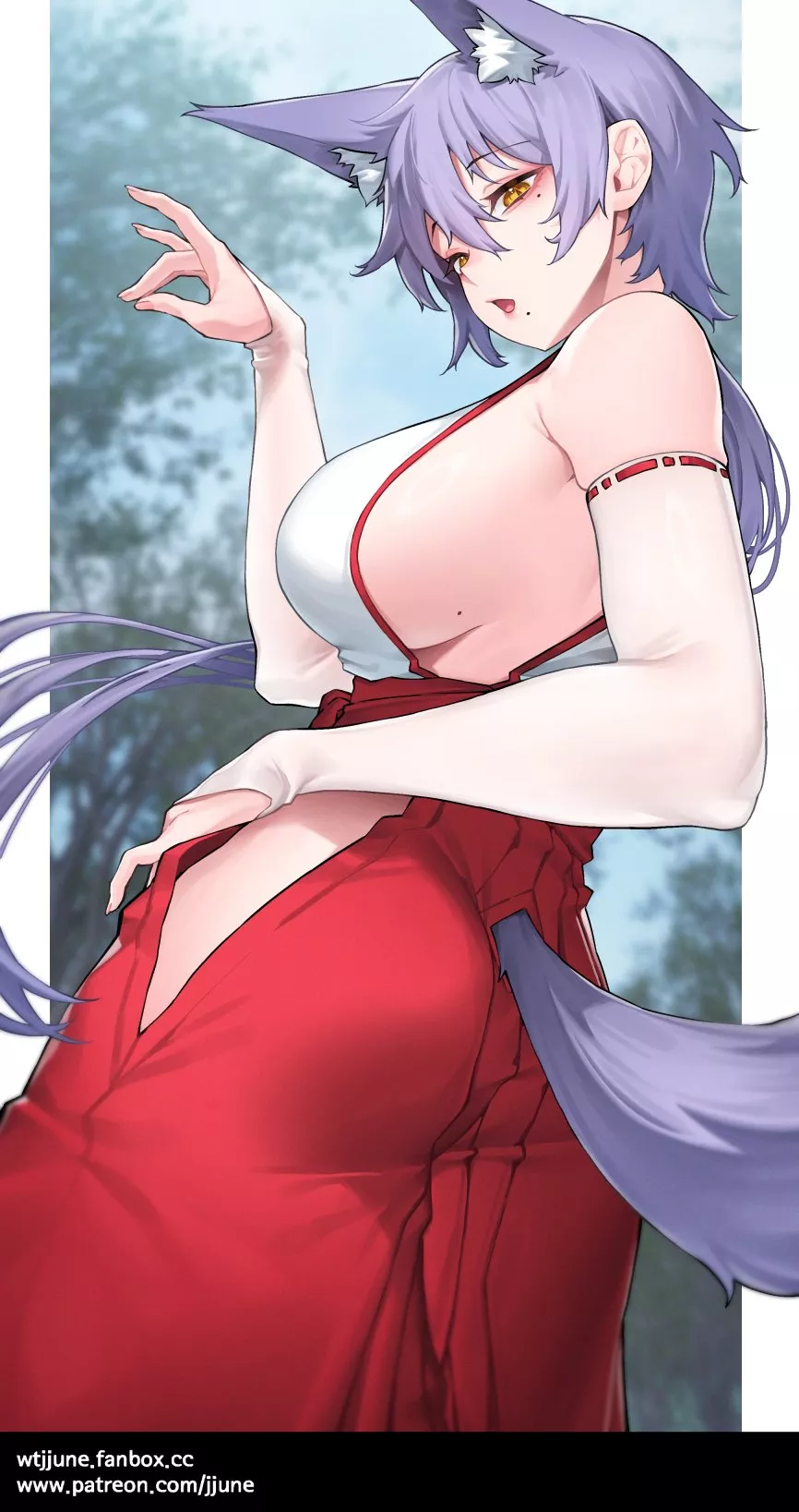 Sexy Kitsune Shrine Maiden posted by xSaviour_N