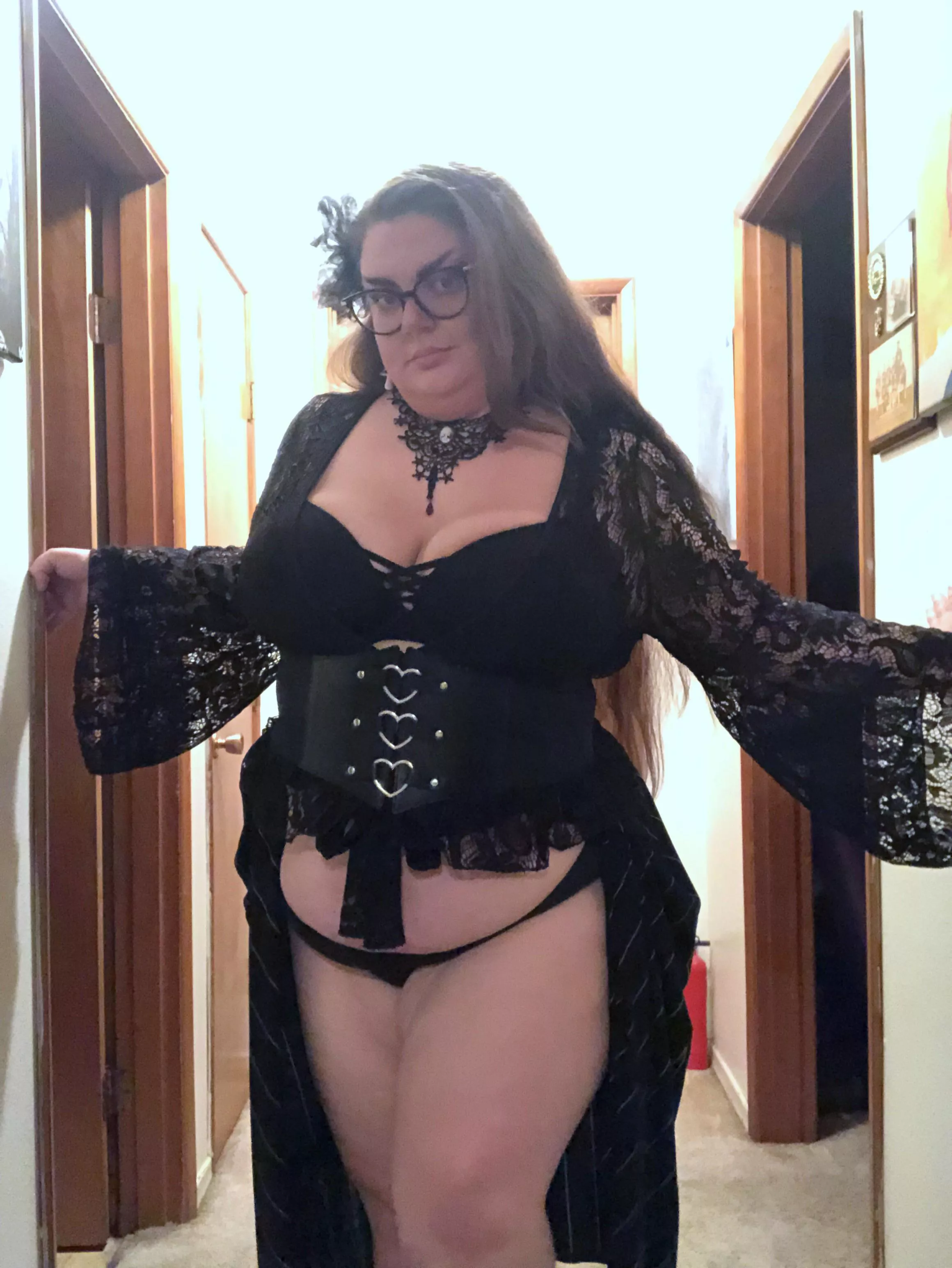 Thank god it’s Friday, my loves! 🥰❤️‍🔥🖤 posted by MorganaSage420