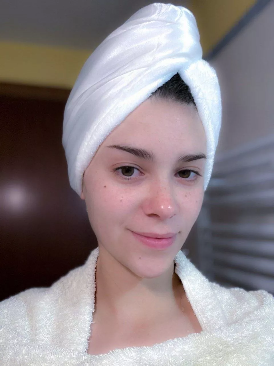 A bath selfie before class! [f22] posted by Zippydinocrash