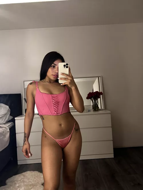 An 18 yo latina slut needing attention says YES if you'd give me it by Jezzy14