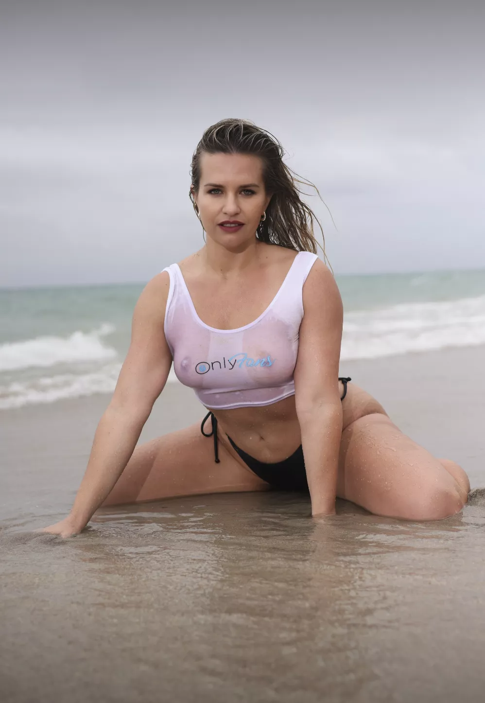 Begging for your attention daddy;) posted by leahlucciano