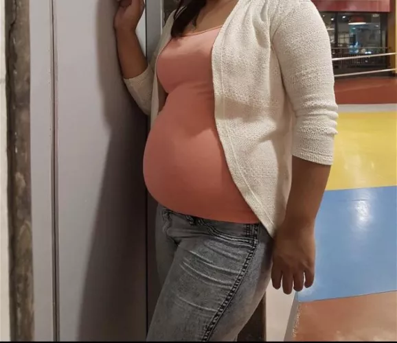 Empty tummy by basicallyglobular