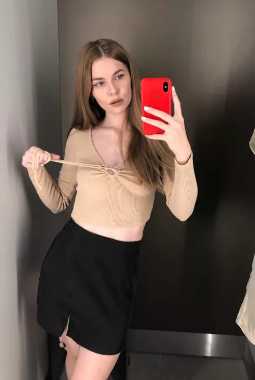 Feeling good! Do I look cute in this pic? by iamliiaa