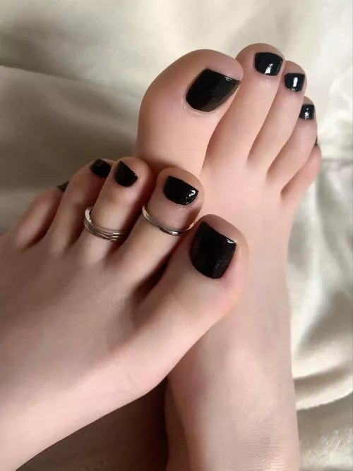 Freshly painted 🖤 by BumbleBeee0