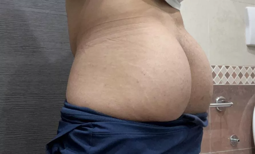 Happy Sunday guys posted by Horny_Dude2334