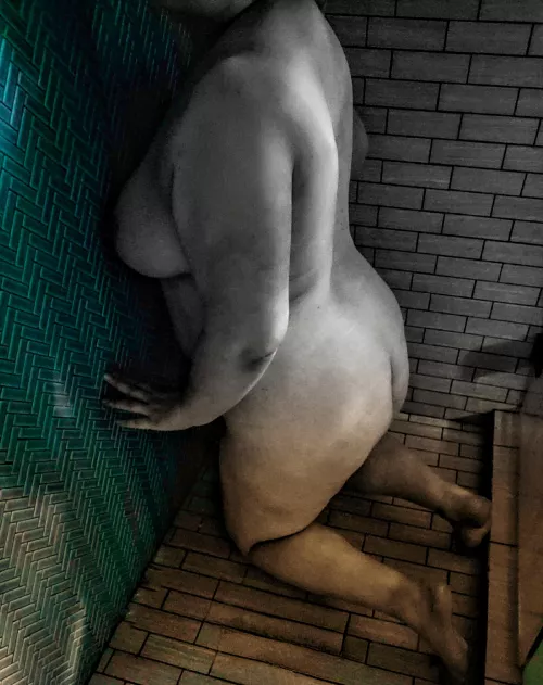 Is anyone into big gals? by sweetjuicylychee