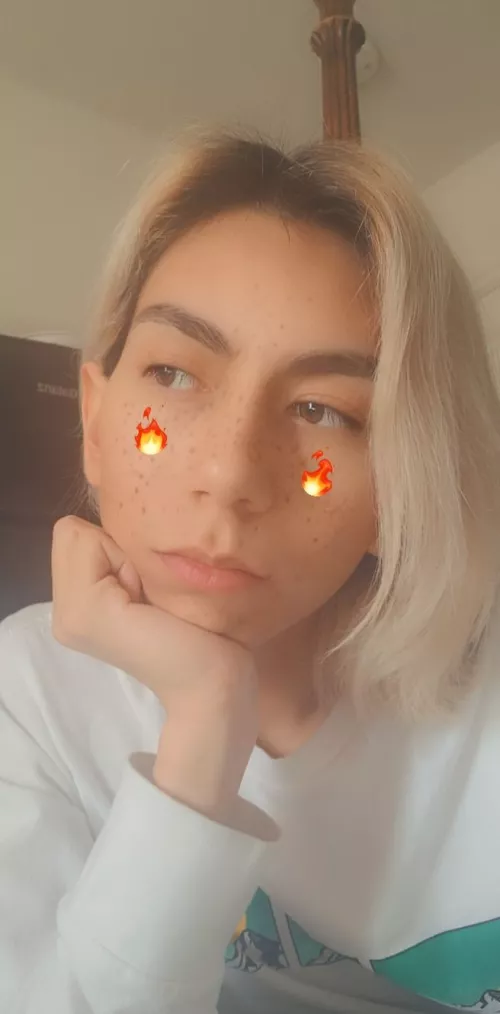 Leave a comment if im attractive 🥺 by Eternal_Ruler_Erica