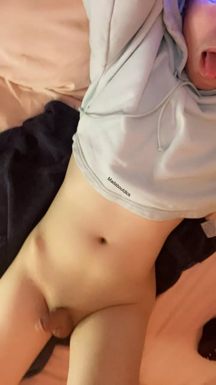 Love being touched between my legs 🤤 posted by madaboutdick