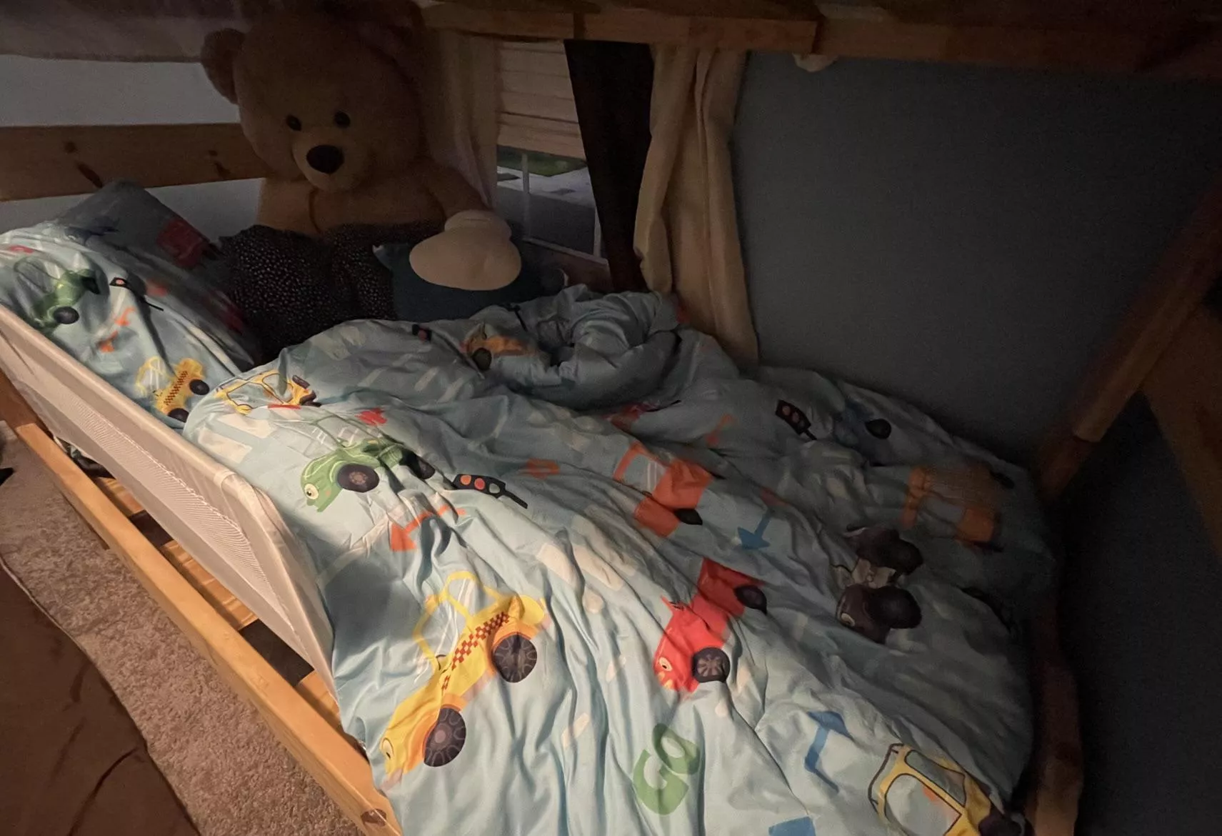 My bunk bed 💙 posted by IvanS04