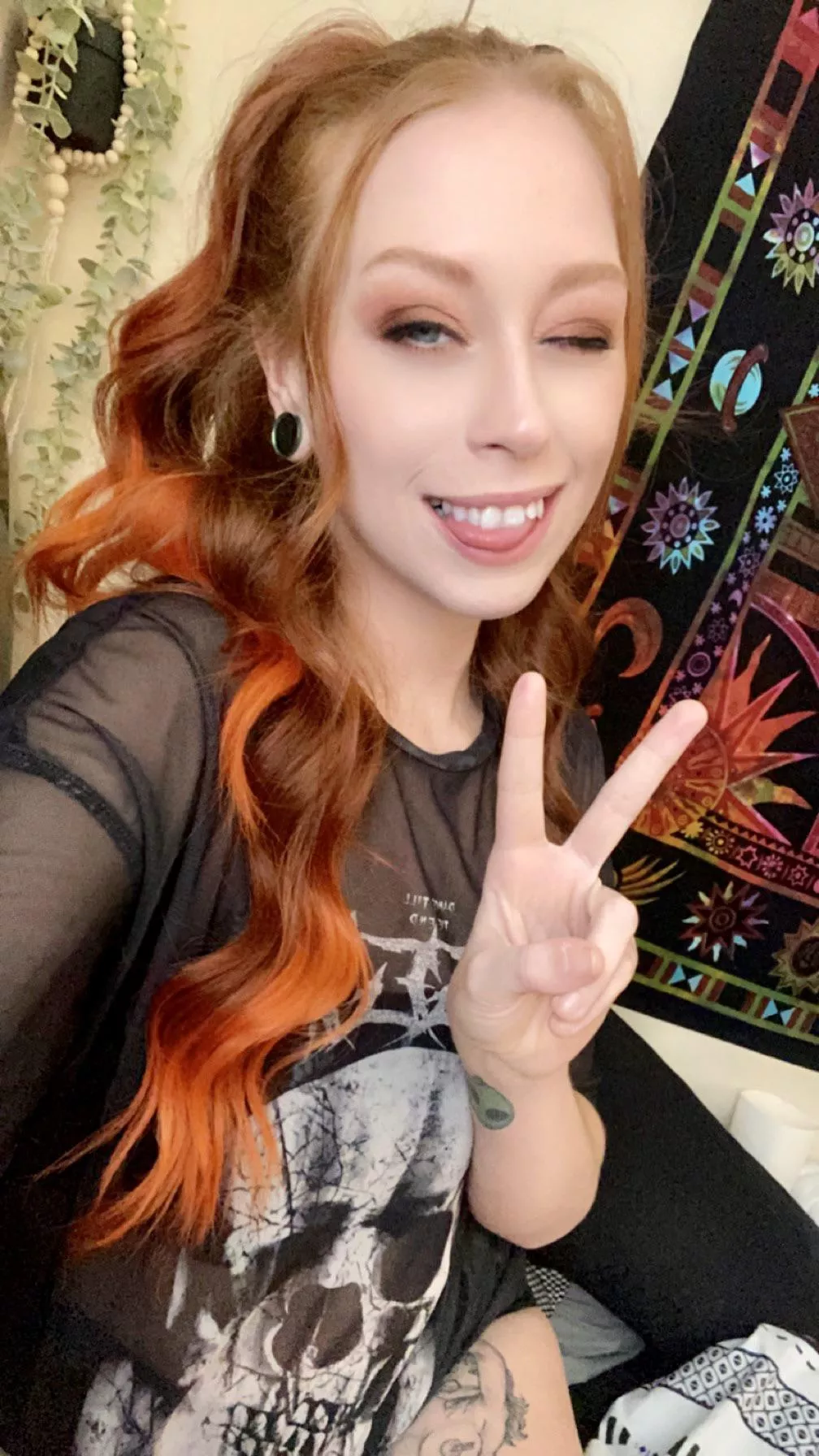 peace & love baybeeee posted by istayyawayyyX