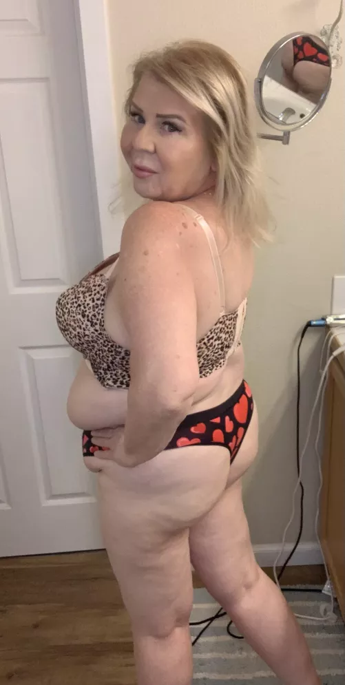 Thong photobomb 🤭 by EurogirlinOR