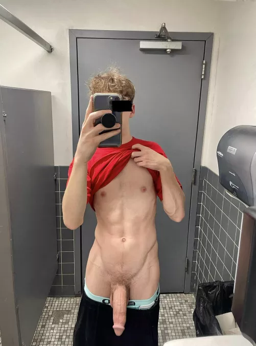 who wants to meet me in the stall? 🤫 by Wild_Golf3494