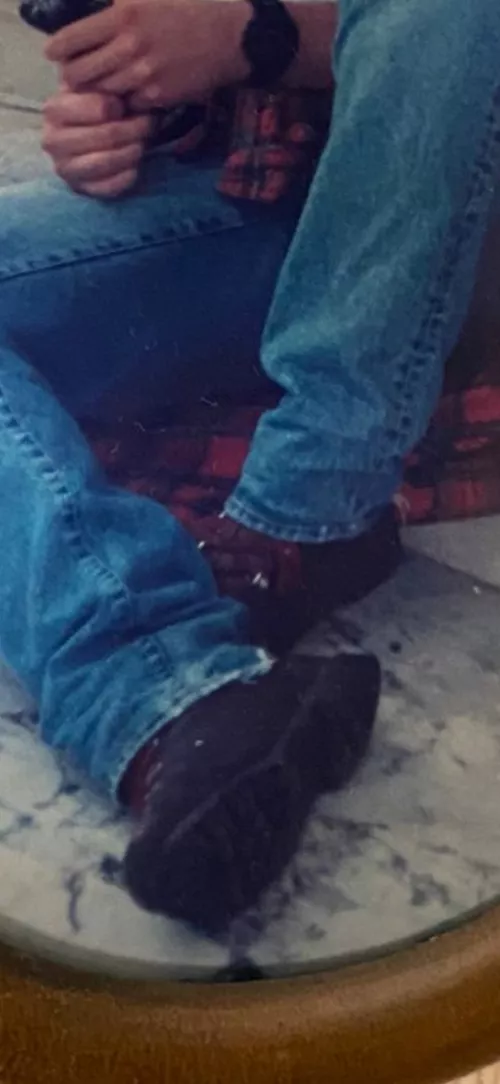 Can someone on here identify those? Picture is from the mid-late 90s by Emotional_Bobcat5651