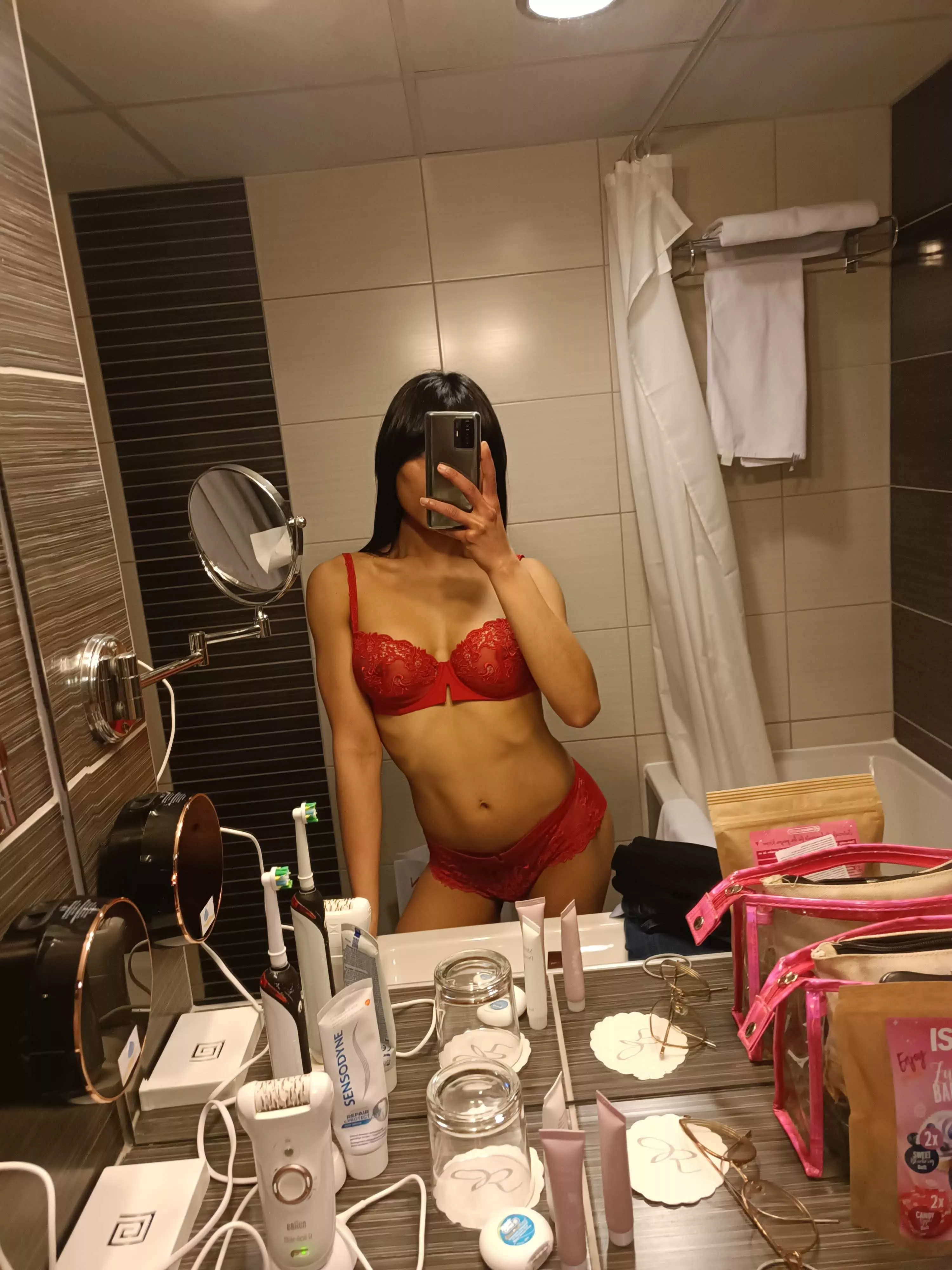 Can you describe me in 2 words? 🥰 posted by McClendonGerald