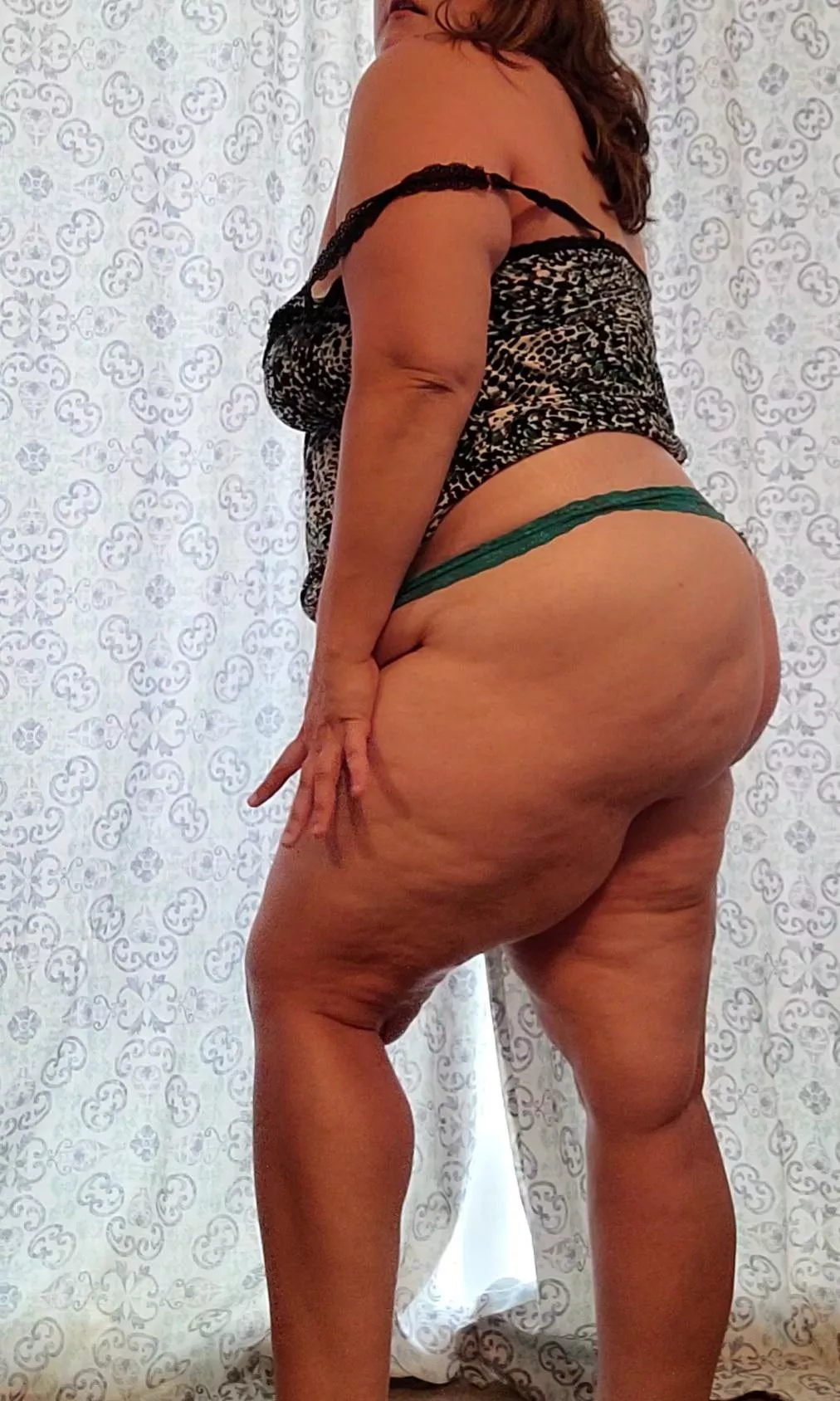 Curvy and sexy posted by Frecklefriend