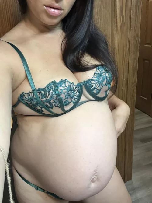 Do You Like Pregnant Milfs? by PreggoMilf2023