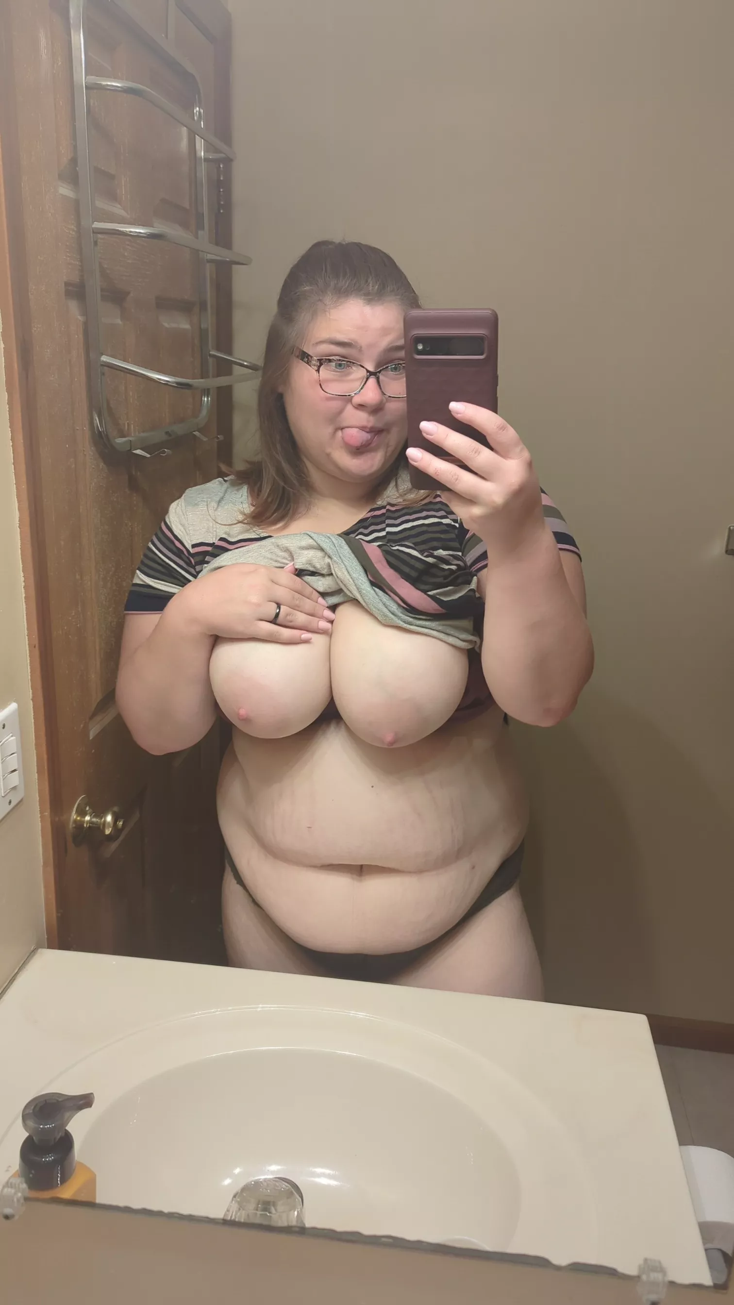 I just get so bored at my in-laws 🫣😜 posted by Jazzabell793