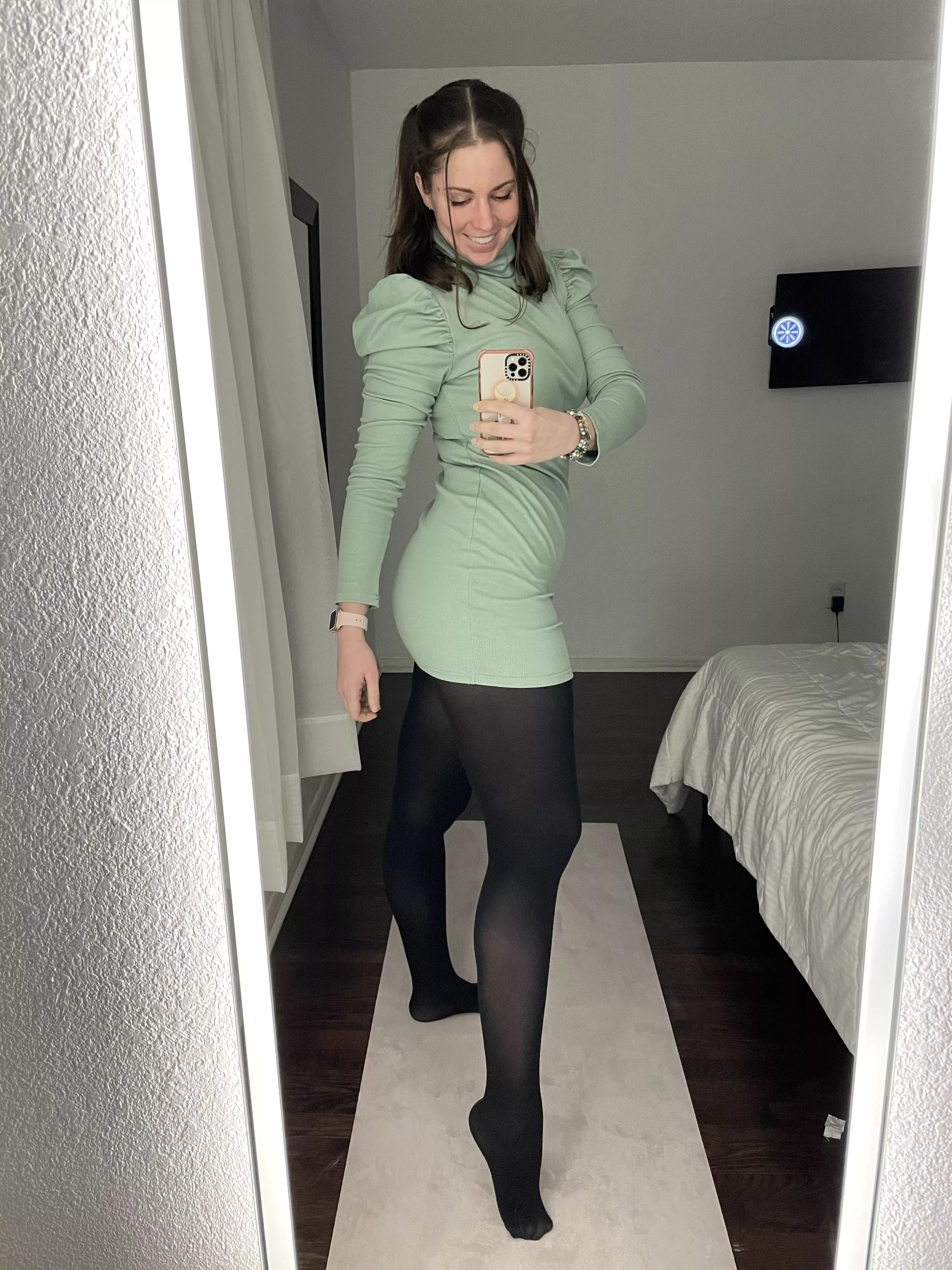 I’m new here! Hope you like my tights. posted by Competitive_Flan_224