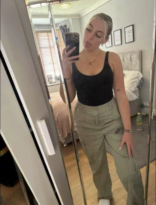 IUTR college girl dorm room by Sherry_Brown