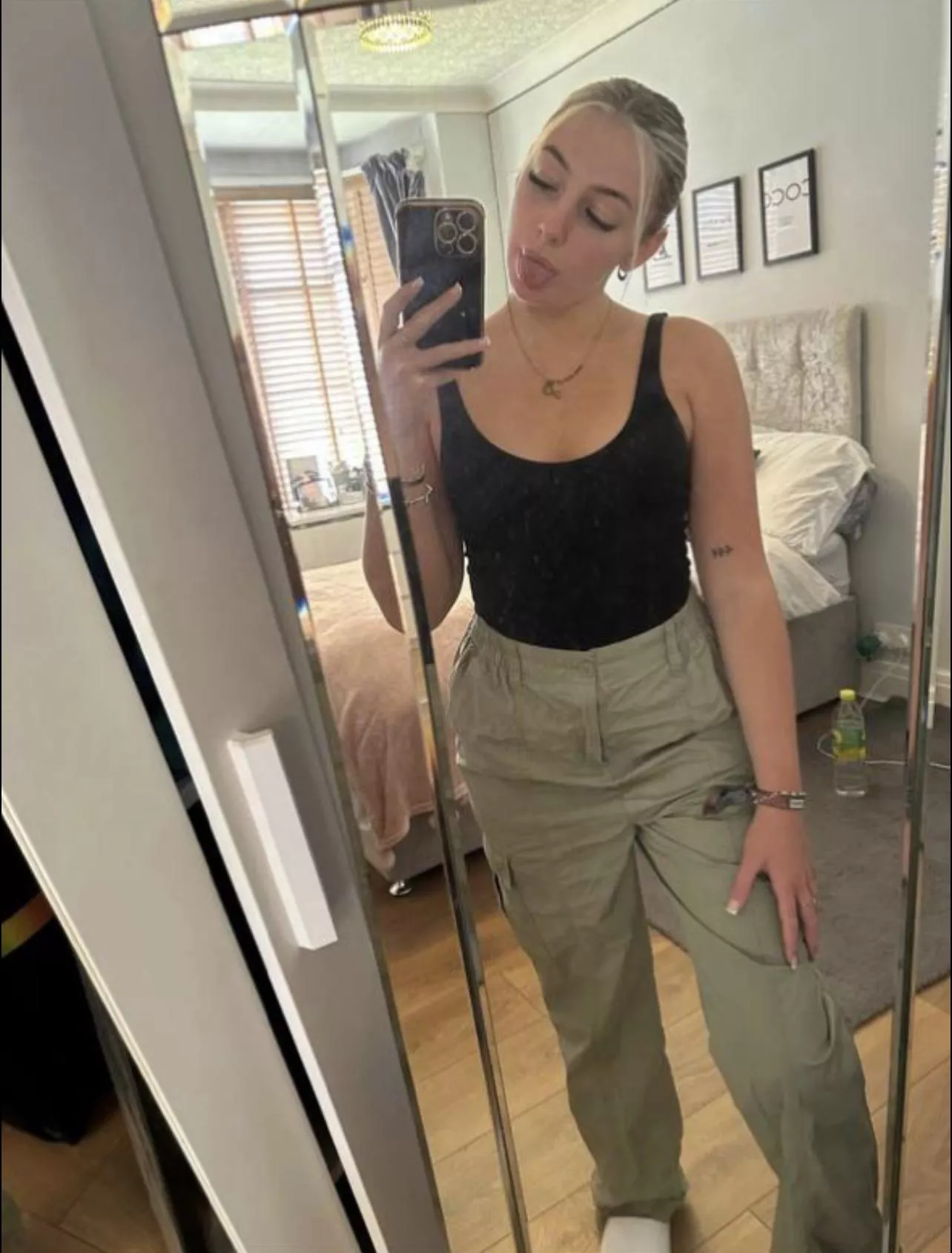 IUTR college girl dorm room posted by Sherry_Brown