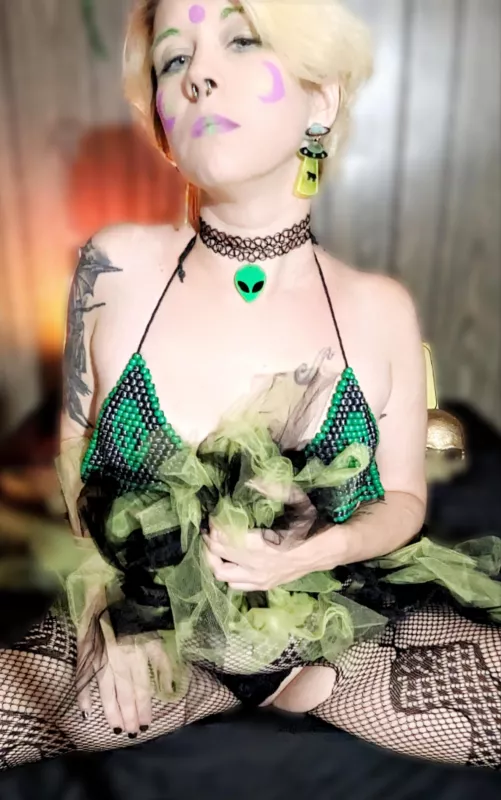 Just your local extraterrestrial slut by pixxxienova