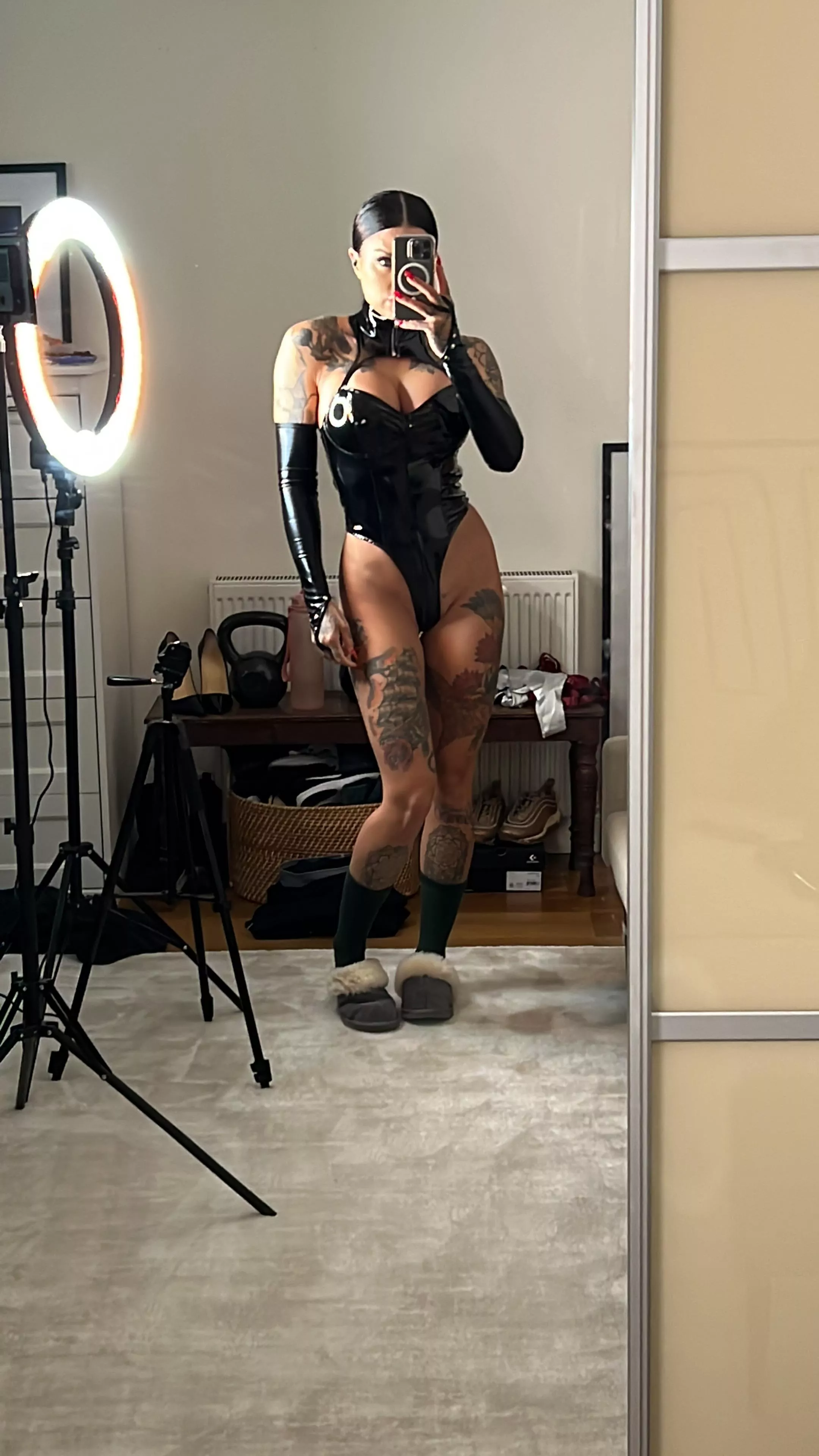 With or without the arm sleeves? 😈 posted by starklyFeign