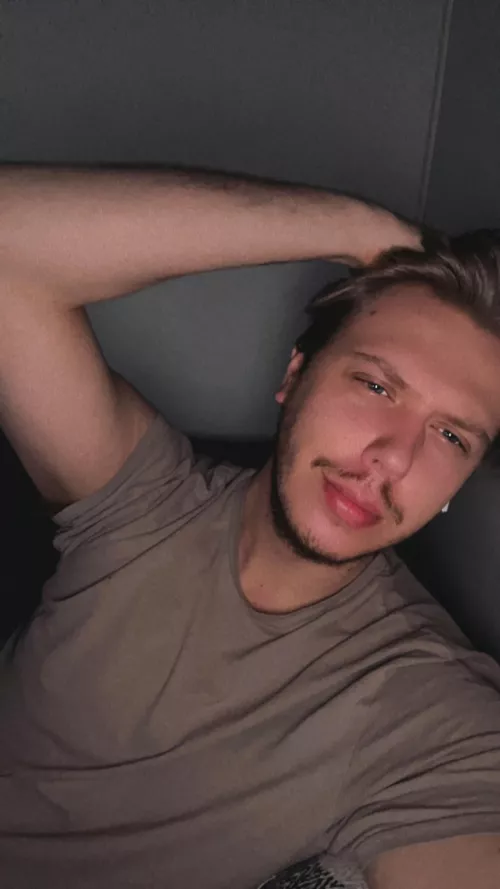 22 gaymer bored and would like to chat ✌🏻😁 by _MrWiggles_