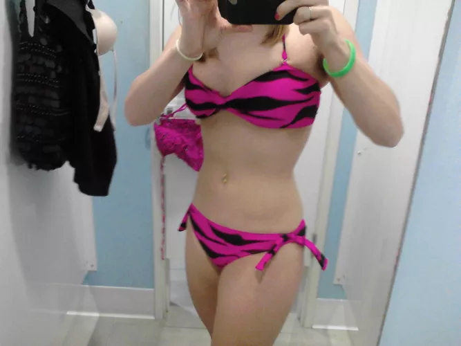 35 yo Chicago wife. Your vote/comment might get you a surprise. by Eric_jame