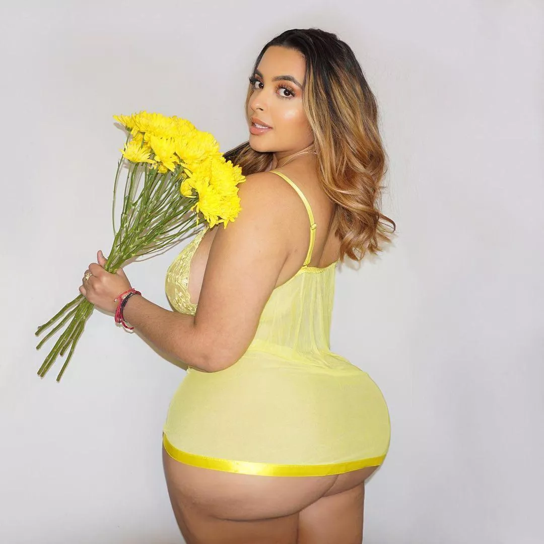 Ass so phat it poking out a bit posted by Lilwegi_don_dada