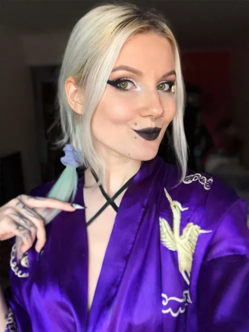 Dark makeup always make me feel pretty 🖤 (F29 OC) by lidkabanditka