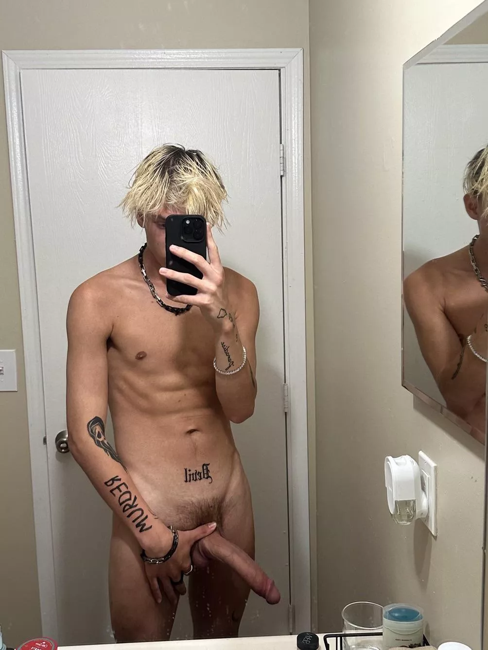 Deepthroat my teen cock posted by xxlhung